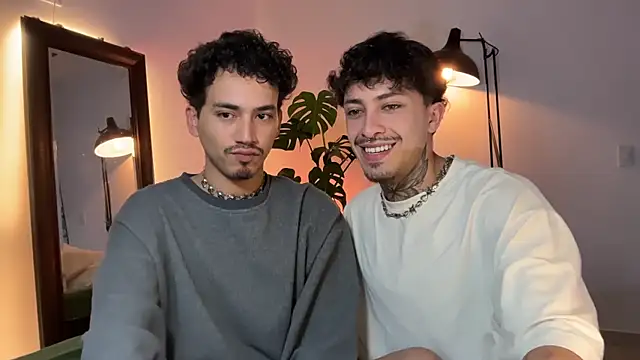 Snapshot of Noah_and_Steven chatting on 05-02-26, 08:36 Noah and Steven online show from 05-02-26, 08:36