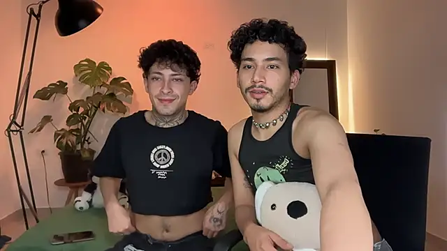 Snapshot of Noah_and_Steven chatting on 05-13-26, 01:14 Noah and Steven online show from 05-13-26, 01:14