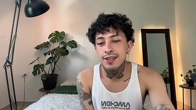 Snapshot of Noah_and_Steven chatting on 05-15-26, 06:37 Noah and Steven online show from 05-15-26, 06:37