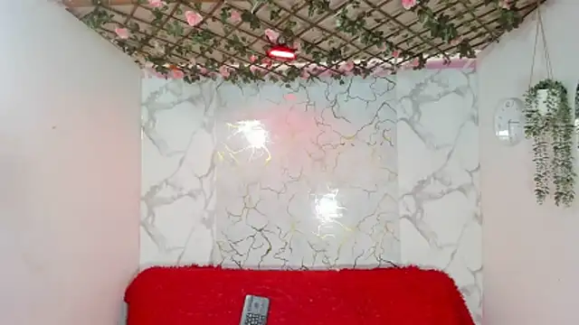 Snapshot of DAHNE_HOT_ chatting on 06-12-26, 01:32 DAHNE HOT online show from 06-12-26, 01:32