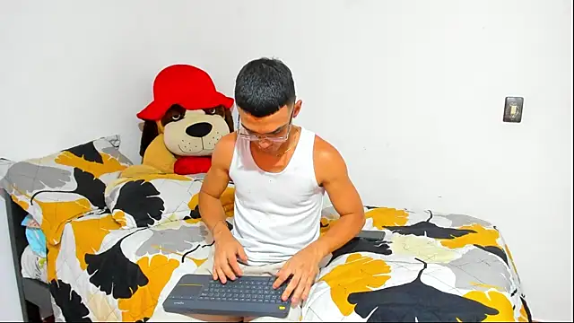 Snapshot of Teo_Rave chatting on 04-28-26, 02:27 Teo Rave online show from 04-28-26, 02:27