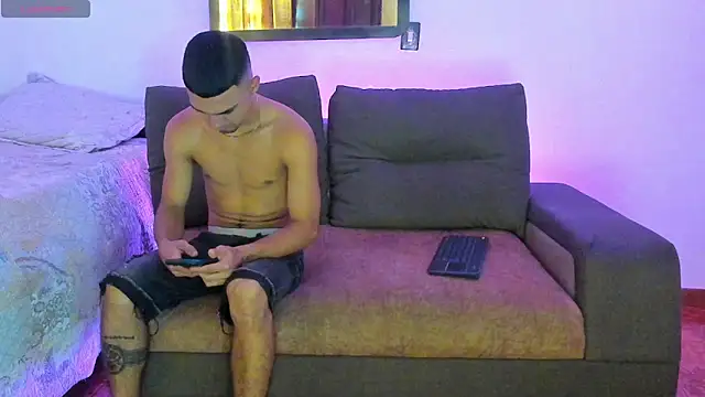 Snapshot of Teo_Rave chatting on 05-07-26, 04:45 Teo Rave online show from 05-07-26, 04:45