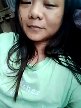 Snapshot of eljhenx chatting on 06-19-26, 02:05 eljhenx online show from 06-19-26, 02:05