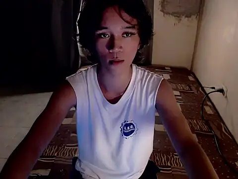 Snapshot of urnaughty_paul chatting on 05-20-26, 02:45 urnaughty paul online show from 05-20-26, 02:45