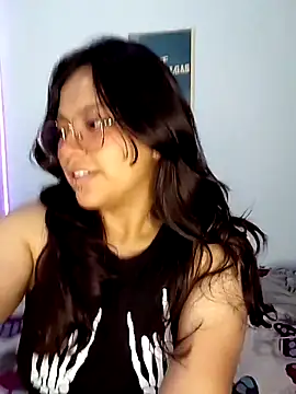 Snapshot of _Juno chatting on 05-27-26, 04:37 Juno online show from 05-27-26, 04:37