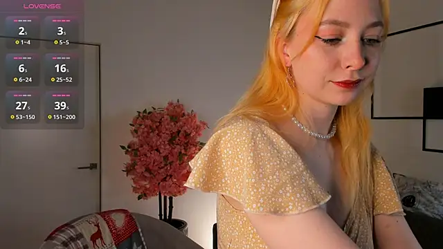 Snapshot of TwinkleFox chatting on 04-27-26, 02:20 TwinkleFox online show from 04-27-26, 02:20