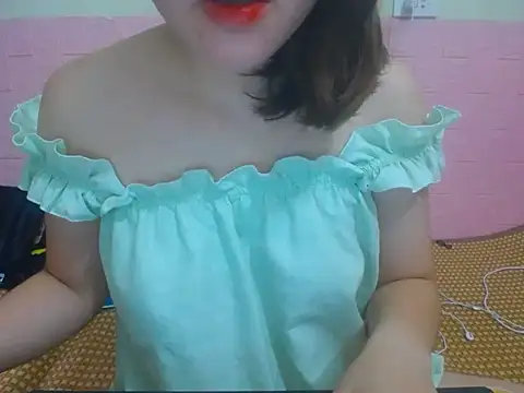 Snapshot of Mimi_200 chatting on 05-13-26, 03:15 Mimi 200 online show from 05-13-26, 03:15