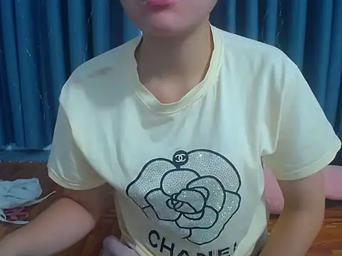 Snapshot of Mimi_200 chatting on 05-19-26, 02:07 Mimi 200 online show from 05-19-26, 02:07