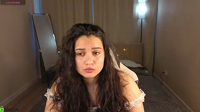 Snapshot of Vivien_Ross chatting on 05-15-26, 12:50 Vivien Ross online show from 05-15-26, 12:50