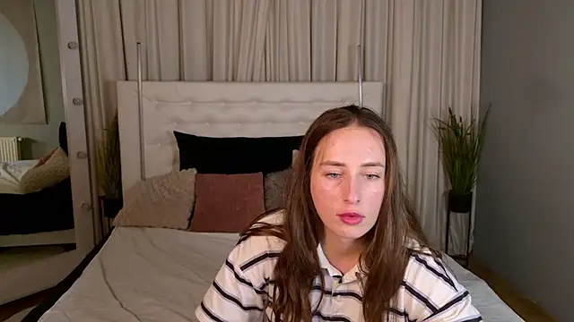 NadinnL online show from 07-06-26, 01:30