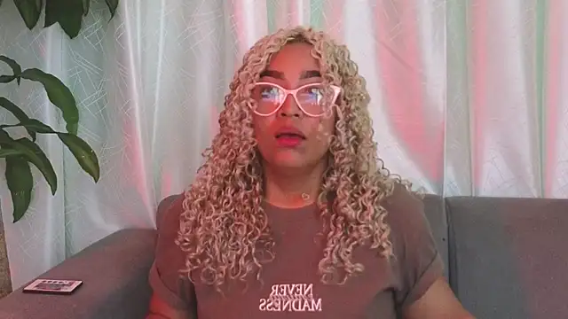 Luana curly online show from 04-20-26, 07:37