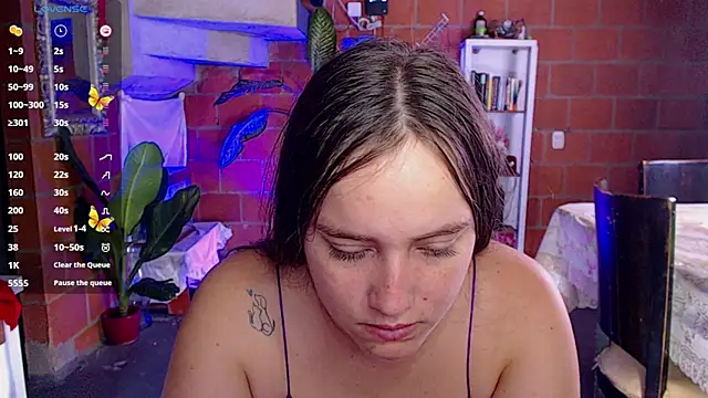 Snapshot of Valerymoon19 chatting on 06-18-26, 06:34 Valerymoon19 online show from 06-18-26, 06:34
