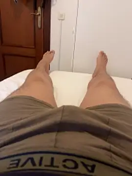 andresgh10 online show from 06-18-26, 01:37