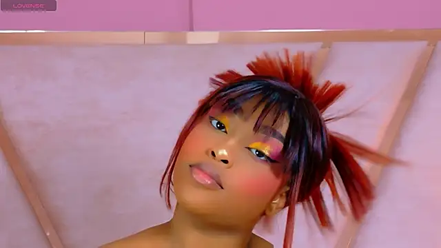 Snapshot of TiannahGlow chatting on 04-29-26, 12:42 TiannahGlow online show from 04-29-26, 12:42