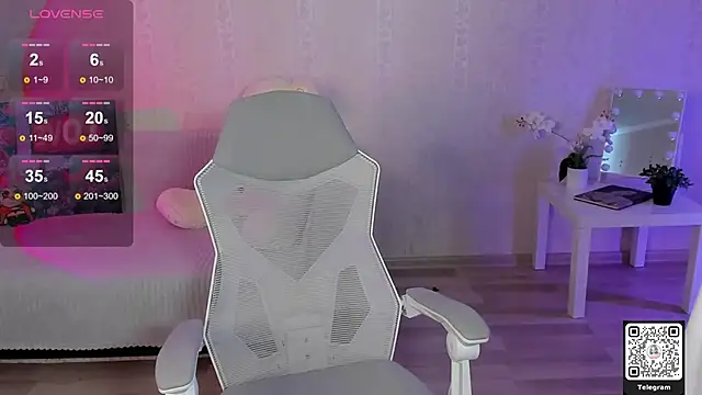 LinnLove online show from 04-28-26, 06:51