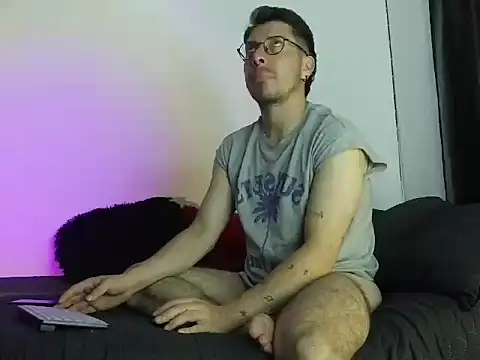 Letorres19 online show from 04-21-26, 03:57