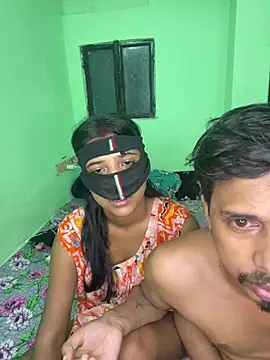 Snapshot of hot-couple-0 chatting on 06-26-26, 06:23 hot-couple-0 online show from 06-26-26, 06:23