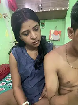 Snapshot of hot-couple-0 chatting on 07-17-26, 05:47 hot-couple-0 online show from 07-17-26, 05:47