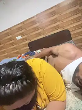 Snapshot of hot-couple-0 chatting on 08-03-26, 04:33 hot-couple-0 online show from 08-03-26, 04:33