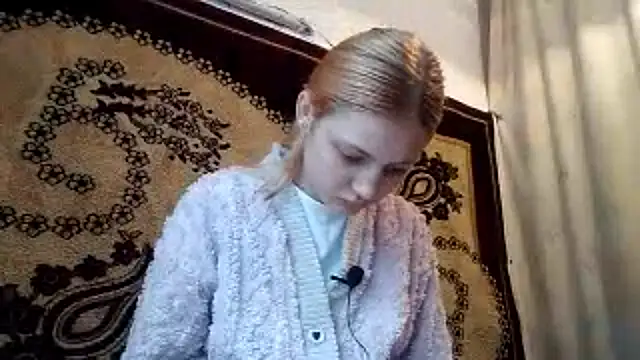 Snapshot of LunaLaday chatting on 05-12-26, 02:52 LunaLaday online show from 05-12-26, 02:52