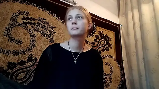 Snapshot of LunaLaday chatting on 05-21-26, 02:18 LunaLaday online show from 05-21-26, 02:18