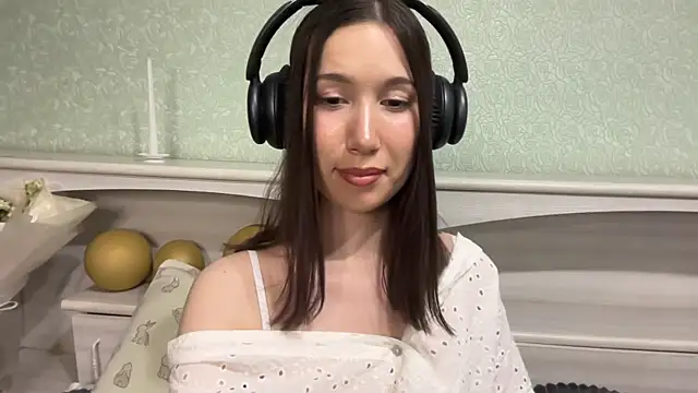 KristyTramel online show from 05-02-26, 02:44