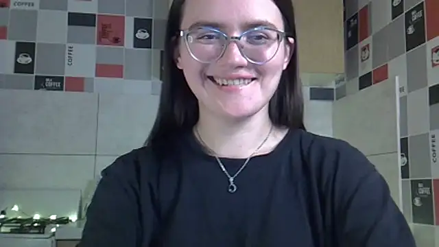 Miss Tinakiss online show from 04-21-26, 05:50