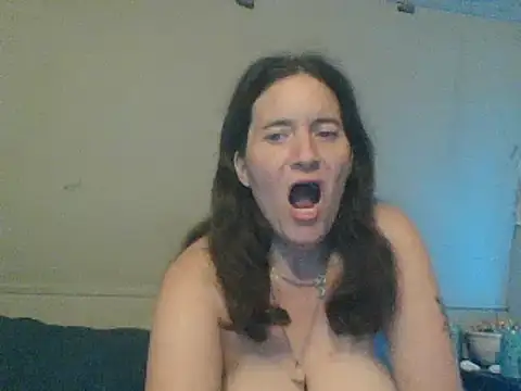 Snapshot of Mini83 chatting on 05-11-26, 08:39 Mini83 online show from 05-11-26, 08:39