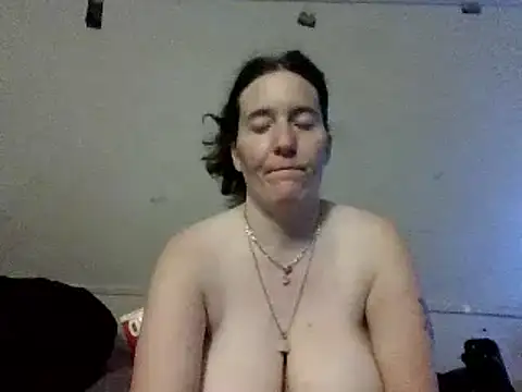 Snapshot of Mini83 chatting on 05-17-26, 07:32 Mini83 online show from 05-17-26, 07:32