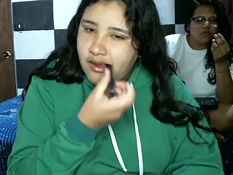 Snapshot of Valery-Khloe chatting on 07-27-26, 03:46 Valery-Khloe online show from 07-27-26, 03:46
