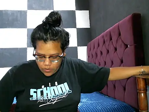 Snapshot of Valery-Khloe chatting on 07-28-26, 05:36 Valery-Khloe online show from 07-28-26, 05:36