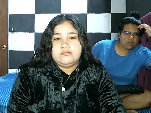 Snapshot of Valery-Khloe chatting on 08-05-26, 04:15 Valery-Khloe online show from 08-05-26, 04:15