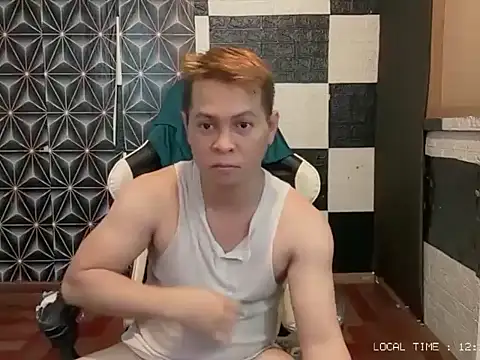 Snapshot of FuckMeeGUYS chatting on 05-25-26, 04:18 FuckMeeGUYS online show from 05-25-26, 04:18