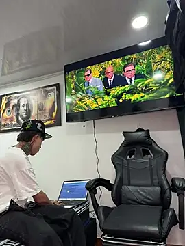 Jackdaniel001  online show from 05-28-26, 02:53