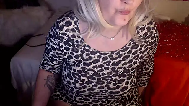 Divineblond online show from 03-14-25, 01:37