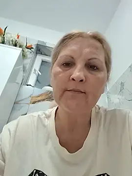 Snapshot of Divineblond chatting on 04-25-26, 08:28 Divineblond online show from 04-25-26, 08:28