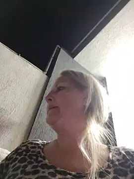 Snapshot of Divineblond chatting on 05-07-26, 07:19 Divineblond online show from 05-07-26, 07:19