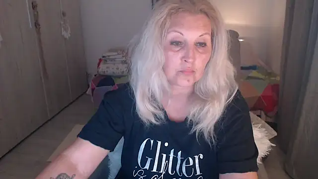 Snapshot of Divineblond chatting on 05-10-26, 05:18 Divineblond online show from 05-10-26, 05:18