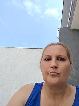 Snapshot of Divineblond chatting on 05-11-26, 11:05 Divineblond online show from 05-11-26, 11:05