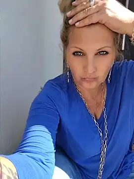 Snapshot of Divineblond chatting on 05-15-26, 01:40 Divineblond online show from 05-15-26, 01:40