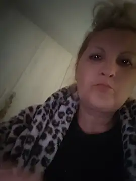 Snapshot of Divineblond chatting on 05-19-26, 07:42 Divineblond online show from 05-19-26, 07:42