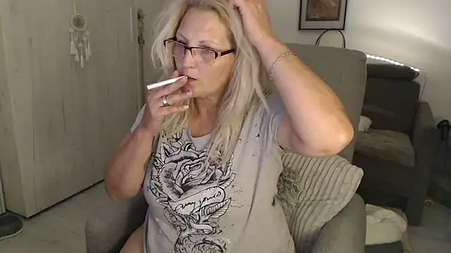 Snapshot of Divineblond chatting on 05-27-26, 11:35 Divineblond online show from 05-27-26, 11:35
