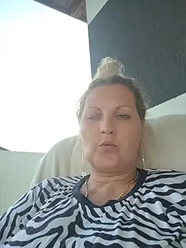 Snapshot of Divineblond chatting on 05-31-26, 06:04 Divineblond online show from 05-31-26, 06:04