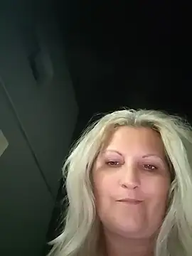 Snapshot of Divineblond chatting on 07-28-26, 08:52 Divineblond online show from 07-28-26, 08:52