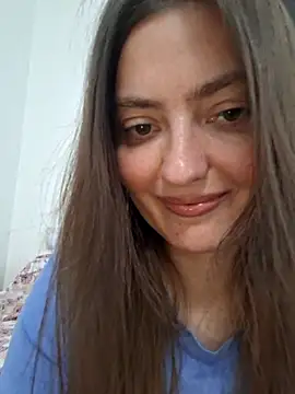 Snapshot of Alba2331 chatting on 05-17-26, 01:18 Alba2331 online show from 05-17-26, 01:18