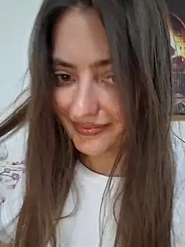 Snapshot of Alba2331 chatting on 05-21-26, 01:51 Alba2331 online show from 05-21-26, 01:51