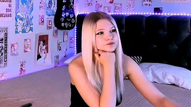 Snapshot of LunariaFox chatting on 05-14-26, 02:57 LunariaFox online show from 05-14-26, 02:57