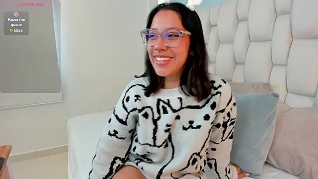 Snapshot of vayra_moon chatting on 05-26-26, 06:04 vayra moon online show from 05-26-26, 06:04