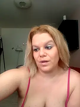 Snapshot of Maryquenn chatting on 06-23-26, 12:25 Maryquenn online show from 06-23-26, 12:25