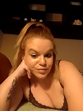 Snapshot of Maryquenn chatting on 06-24-26, 05:45 Maryquenn online show from 06-24-26, 05:45
